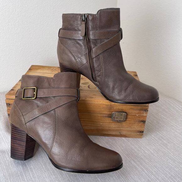 Cole Haan Grand OS Brown Leather Ankle Boot Strap Buckle Block Heel Bootie 7.5 B - Picture 1 of 12